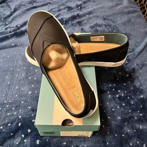 Toms Avalon black canvas shoes